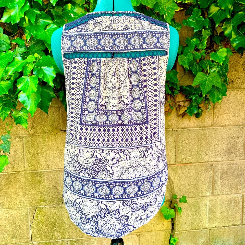 Lucky Brand Crochet Tank Top S Navy Blue Gray Paisley V Neck Sleeveless Boho - Picture 3 of 12